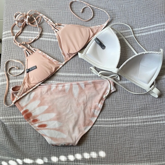 Aerie Bikini Tops in SMALL & an Aerie Bikini Bottom in MEDIUM - Picture 2 of 15